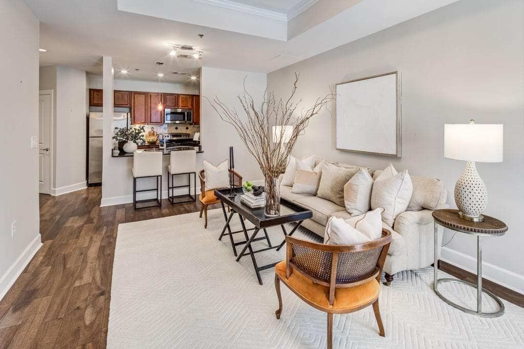 1 bedroom, 2 bathroom, 1,297 sq ft condominium sold at 325 E Paces Ferry Road 410, Atlanta, GA 30305
