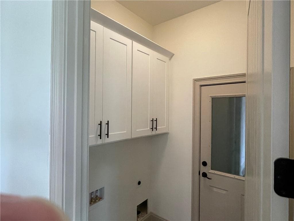 6 bedroom, 5 bathroom, 4,888 sq ft single family residence under contract at 987 Kora Drive, Marietta, GA 30064 — photo 8