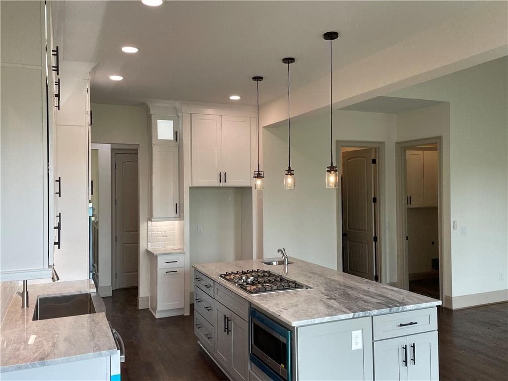 6 bedroom, 5 bathroom, 4,888 sq ft single family residence under contract at 987 Kora Drive, Marietta, GA 30064 — photo 10