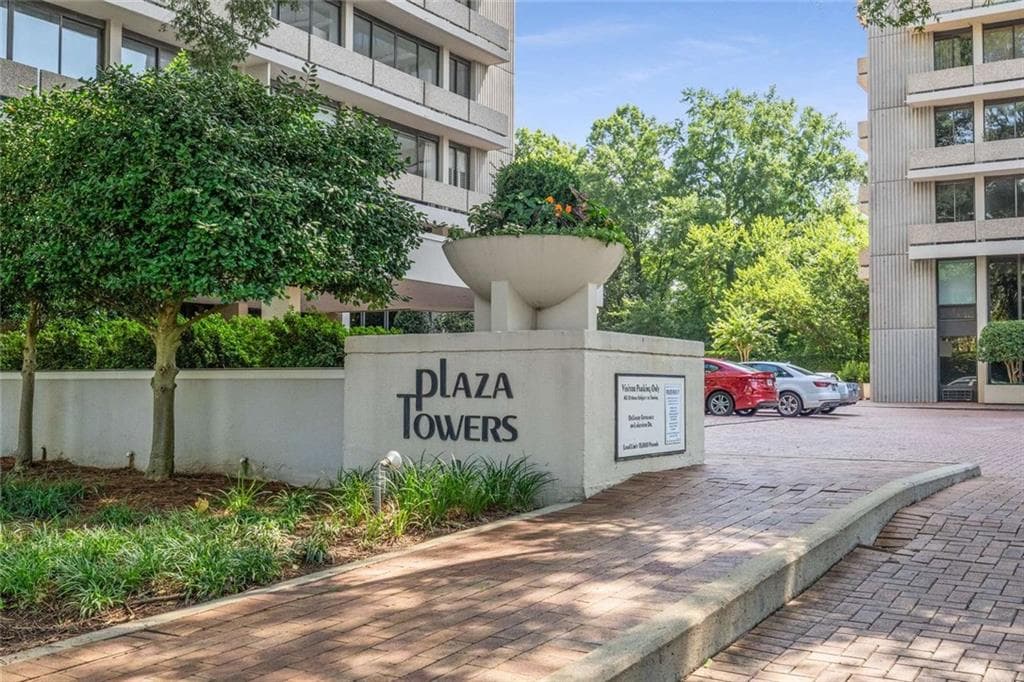 2 bedroom, 2 bathroom, 1,594 sq ft condominium sold at 2575 Peachtree Road 7F, Atlanta, GA 30305