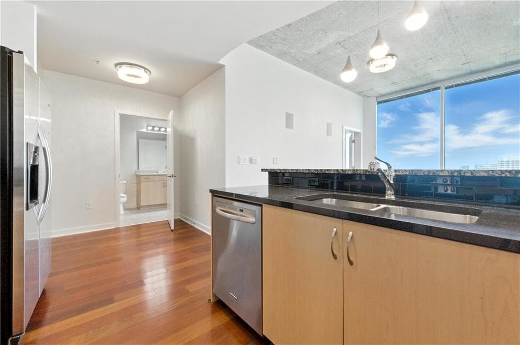 2 bedroom, 2 bathroom, 1,127 sq ft condominium for sale at 400 W Peachtree Street 2713, Atlanta, GA 30308 — photo 9