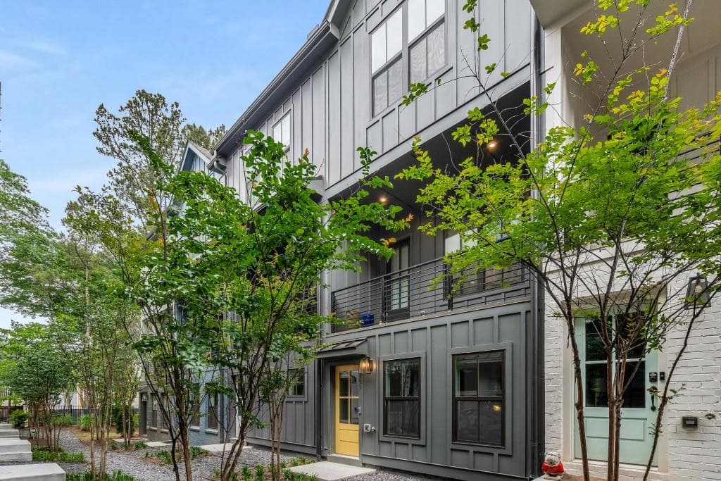 3 bedroom, 3 bathroom, 1,370 sq ft townhouse sold at 133 Pacer Place, Atlanta, GA 30342