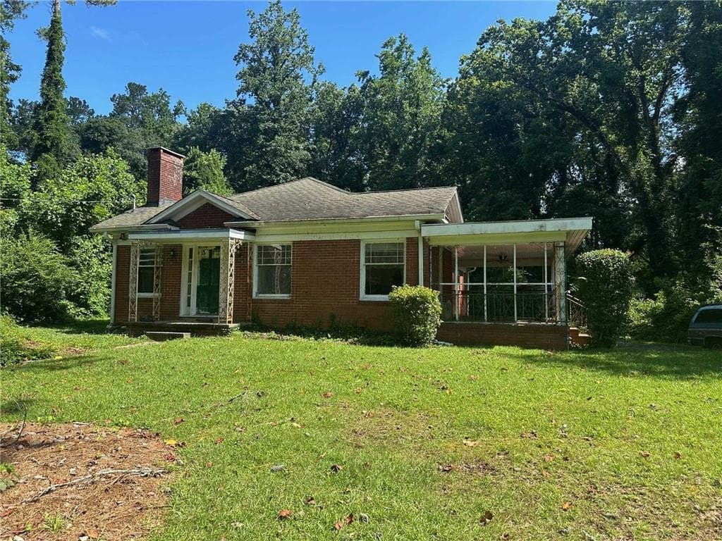 3 bedroom, 2 bathroom, 1,735 sq ft single family residence sold at 950 E Main Street, Canton, GA 30114