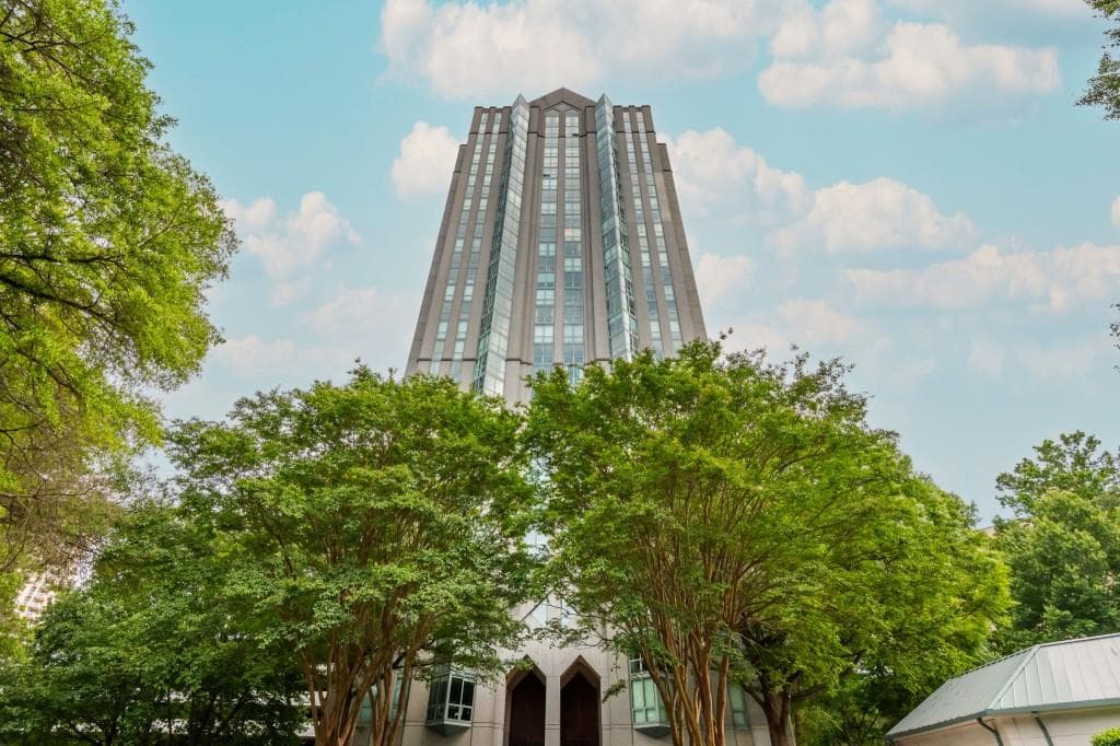 1 bedroom, 1 bathroom, 807 sq ft condominium under contract at 2870 Pharr Court 309, Atlanta, GA 30305