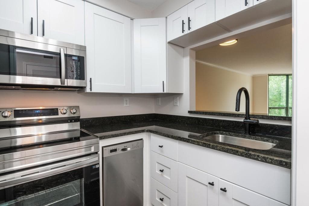 1 bedroom, 1 bathroom, 807 sq ft condominium under contract at 2870 Pharr Court 309, Atlanta, GA 30305 — photo 5