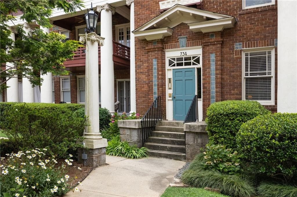 2 bedroom, 1 bathroom, 943 sq ft condominium sold at 734 N Highland Avenue 7, Atlanta, GA 30306