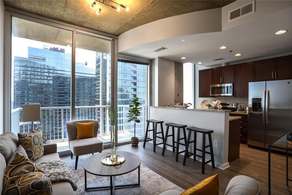 1 bedroom, 1 bathroom, 702 sq ft condominium sold at 855 Peachtree Street 2004, Atlanta, GA 30308