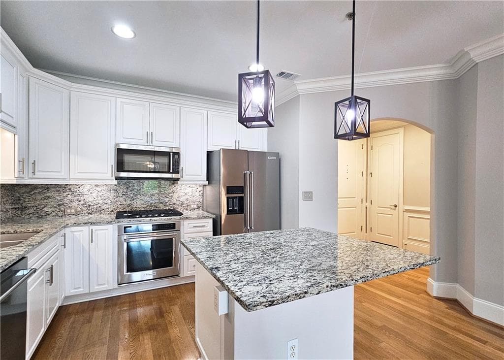 2 bedroom, 2 bathroom, 1,457 sq ft condominium sold at 2300 Peachford Road 3308, Atlanta, GA 30338