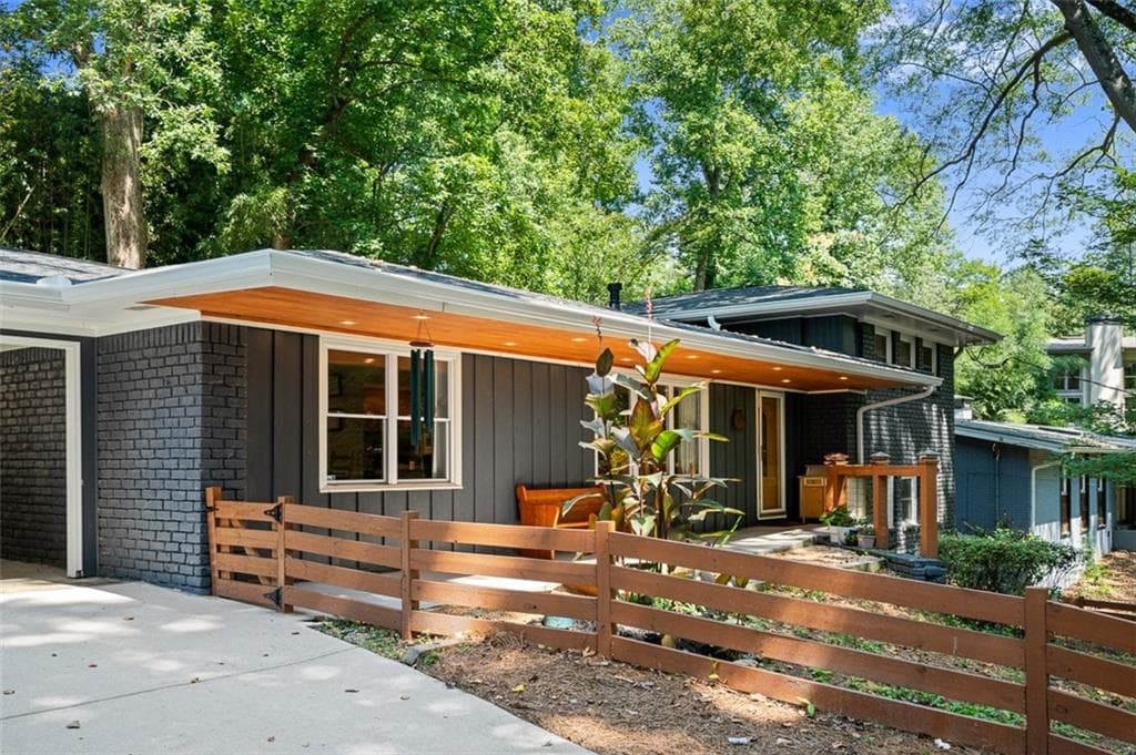4 bedroom, 3 bathroom, 2,716 sq ft single family residence sold at 3223 Embry Circle, Atlanta, GA 30341