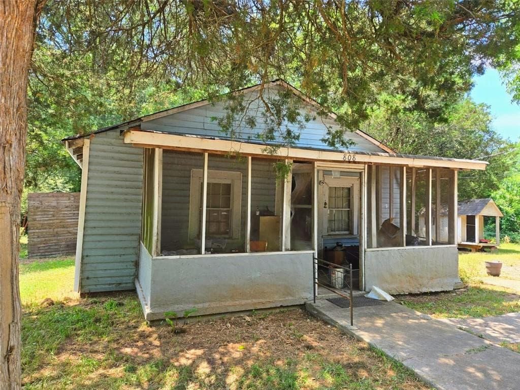 808 DAVIS Street