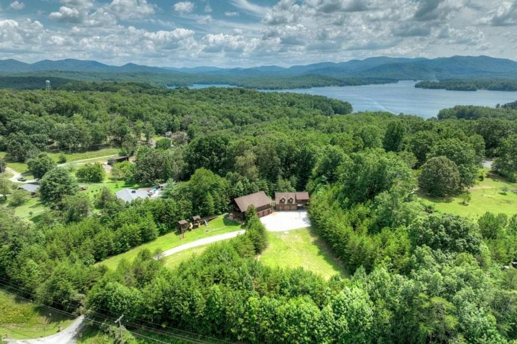 4 bedroom, 4 bathroom, 3,712 sq ft single family residence under contract at 11370 Morganton Highway, Morganton, GA 30560 — photo 3