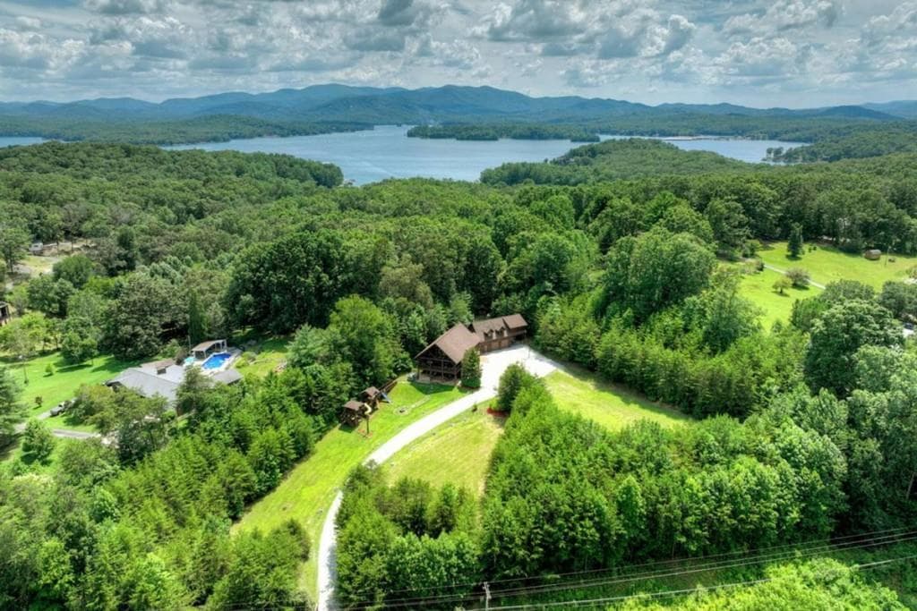 4 bedroom, 4 bathroom, 3,712 sq ft single family residence under contract at 11370 Morganton Highway, Morganton, GA 30560 — photo 5