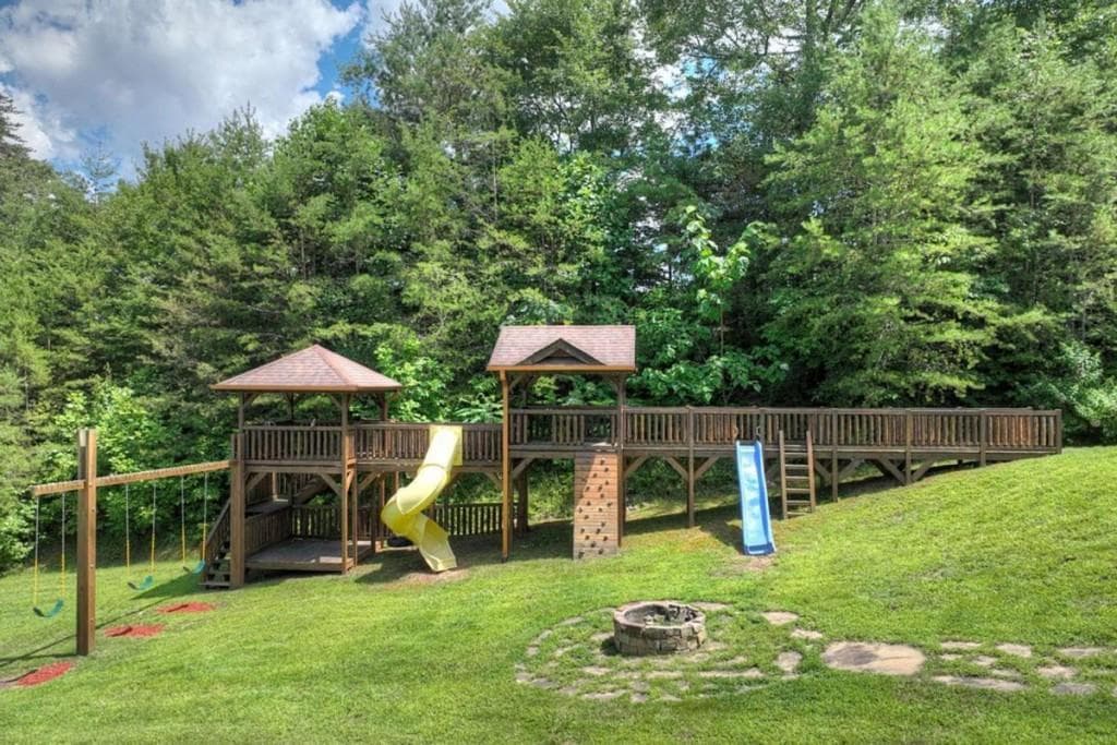 4 bedroom, 4 bathroom, 3,712 sq ft single family residence under contract at 11370 Morganton Highway, Morganton, GA 30560 — photo 10