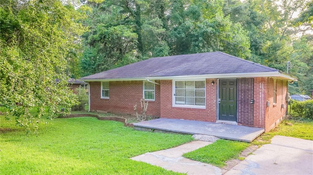 3 bedroom, 2 bathroom, 1,111 sq ft single family residence under contract at 1803 Hollyhock Terrace, Decatur, GA 30032 — photo 2