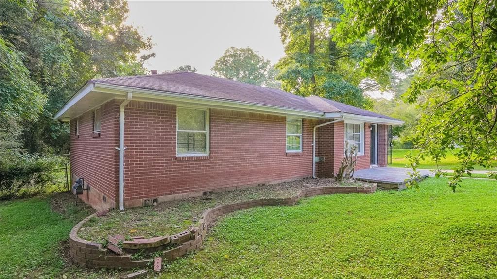 3 bedroom, 2 bathroom, 1,111 sq ft single family residence under contract at 1803 Hollyhock Terrace, Decatur, GA 30032 — photo 3