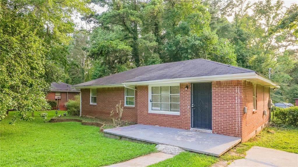 3 bedroom, 2 bathroom, 1,111 sq ft single family residence under contract at 1803 Hollyhock Terrace, Decatur, GA 30032 — photo 4