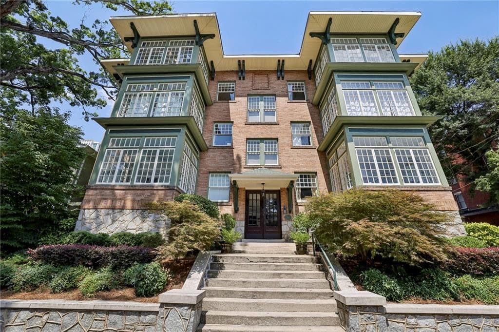 2 bedroom, 1 bathroom, 1,039 sq ft condominium sold at 820 Piedmont Avenue 5, Atlanta, GA 30308