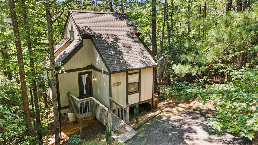2 bedroom, 3 bathroom, 832 sq ft single family residence sold at 152 Vienna Ring, Helen, GA 30545