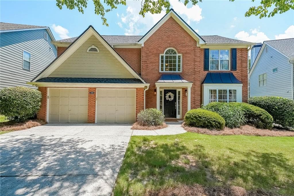 4 bedroom, 3 bathroom, 2,725 sq ft single family residence sold at 11085 Crabapple Lake Drive, Roswell, GA 30076