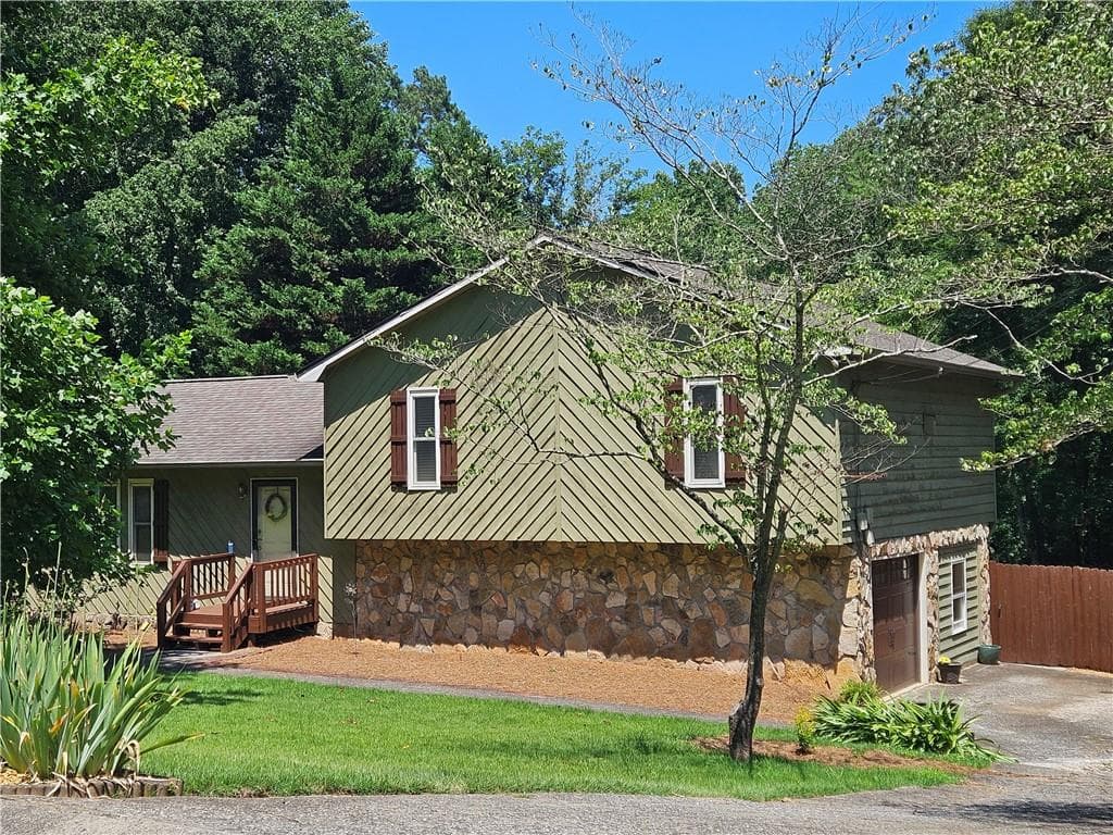 3 bedroom, 2 bathroom, 1,412 sq ft single family residence sold at 251 Sabrina Court, Woodstock, GA 30188