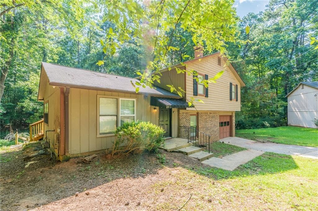 3 bedroom, 2 bathroom, 1,630 sq ft single family residence for sale at 3830 Chimney Stone Court, Ellenwood, GA 30294 — photo 2