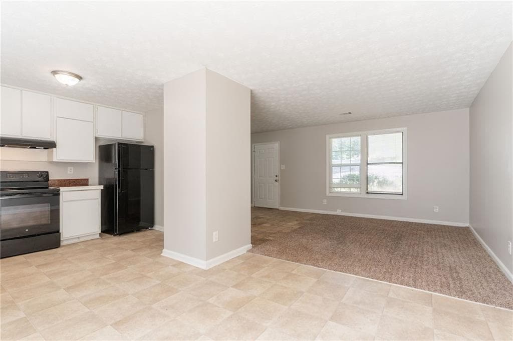 3 bedroom, 2 bathroom, 1,630 sq ft single family residence for sale at 3830 Chimney Stone Court, Ellenwood, GA 30294 — photo 9
