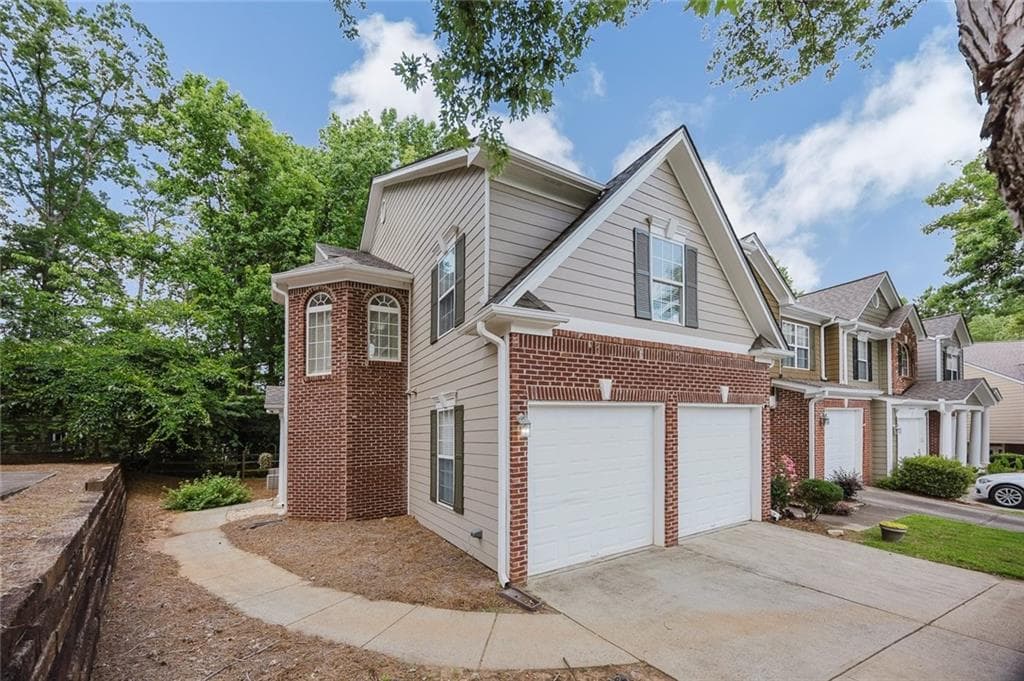 3 bedroom, 3 bathroom, 1,903 sq ft townhouse under contract at 2700 Pierce Brennen Court, Lawrenceville, GA 30043 — photo 3