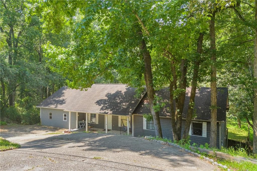 3 bedroom, 3 bathroom, 1,918 sq ft single family residence sold at 165 Holly Court, Loganville, GA 30052