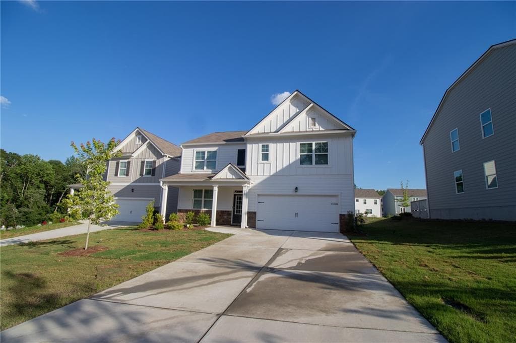 5 bedroom, 3 bathroom, 2,563 sq ft single family residence under contract at 69 Fonthill Cove, Braselton, GA 30517