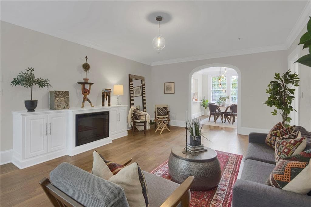 2 bedroom, 1 bathroom, 1,020 sq ft condominium sold at 2814 Peachtree Road 11, Atlanta, GA 30305