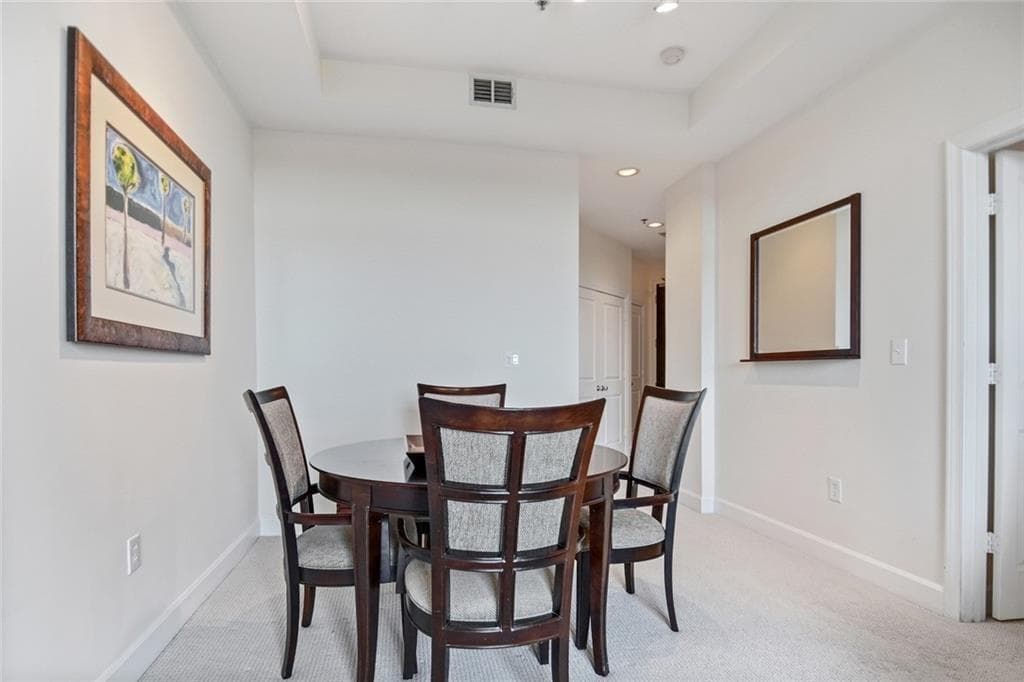 1 bedroom, 1 bathroom, 947 sq ft condominium sold at 2626 Peachtree Road 1108, Atlanta, GA 30305