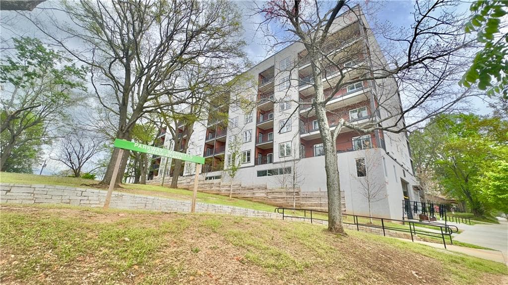 1 bedroom, 1 bathroom, 657 sq ft condominium sold at 525 Parkway Drive 213, Atlanta, GA 30308