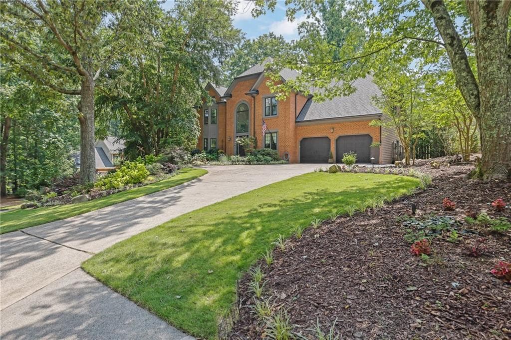 5 bedroom, 5 bathroom, 3,904 sq ft single family residence sold at 11805 Wildwood Springs Drive, Roswell, GA 30075