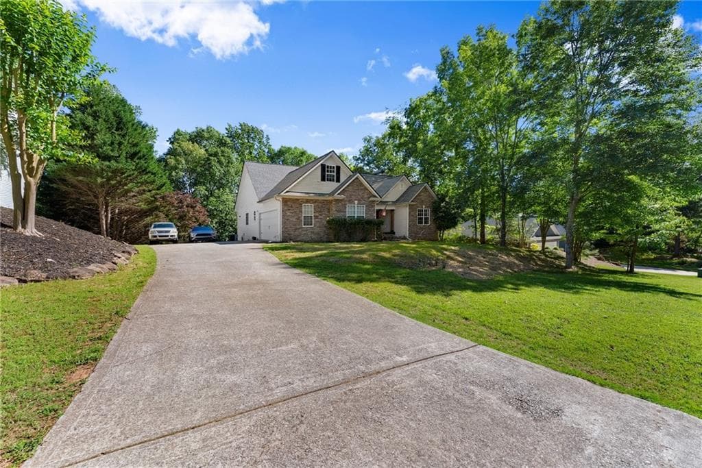 5 bedroom, 3 bathroom, 3,058 sq ft single family residence sold at 5995 Wellington Avenue, Gainesville, GA 30506