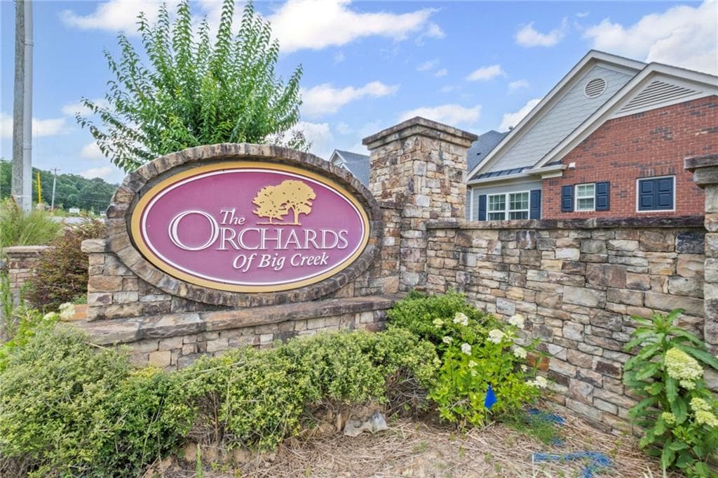 3 bedroom, 3 bathroom, 2,287 sq ft condominium sold at 4745 Flycatcher Drive 703, Alpharetta, GA 30004
