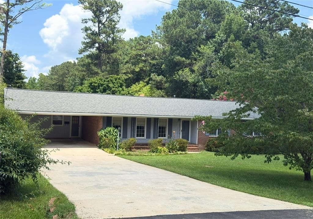 182 Robinhood Drive, Newnan, GA 30263 — most recent listing photo