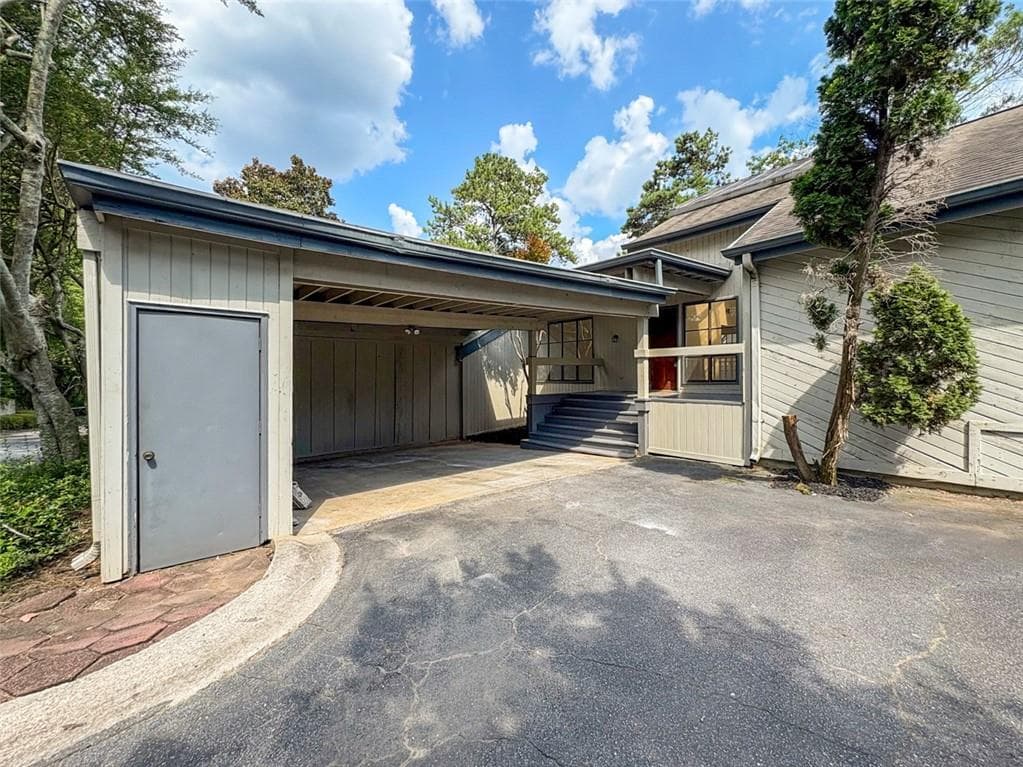 4964 N Ellipse Drive, Marietta, GA 30068 — most recent listing photo