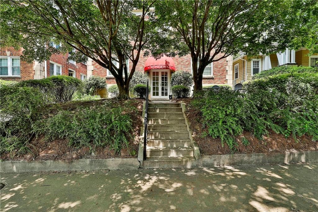 1 bedroom, 1 bathroom, 700 sq ft condominium sold at 991 N Highland Avenue APT 6, Atlanta, GA 30306