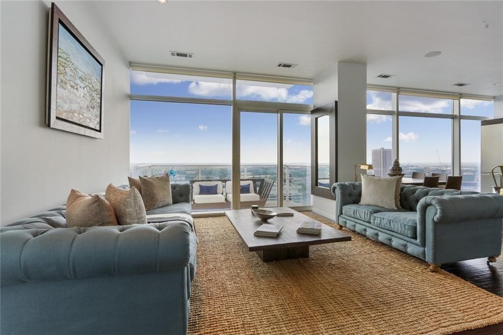 2 bedroom, 2 bathroom, 1,399 sq ft condominium sold at 45 Ivan Allen Jr Boulevard 2203, Atlanta, GA 30308