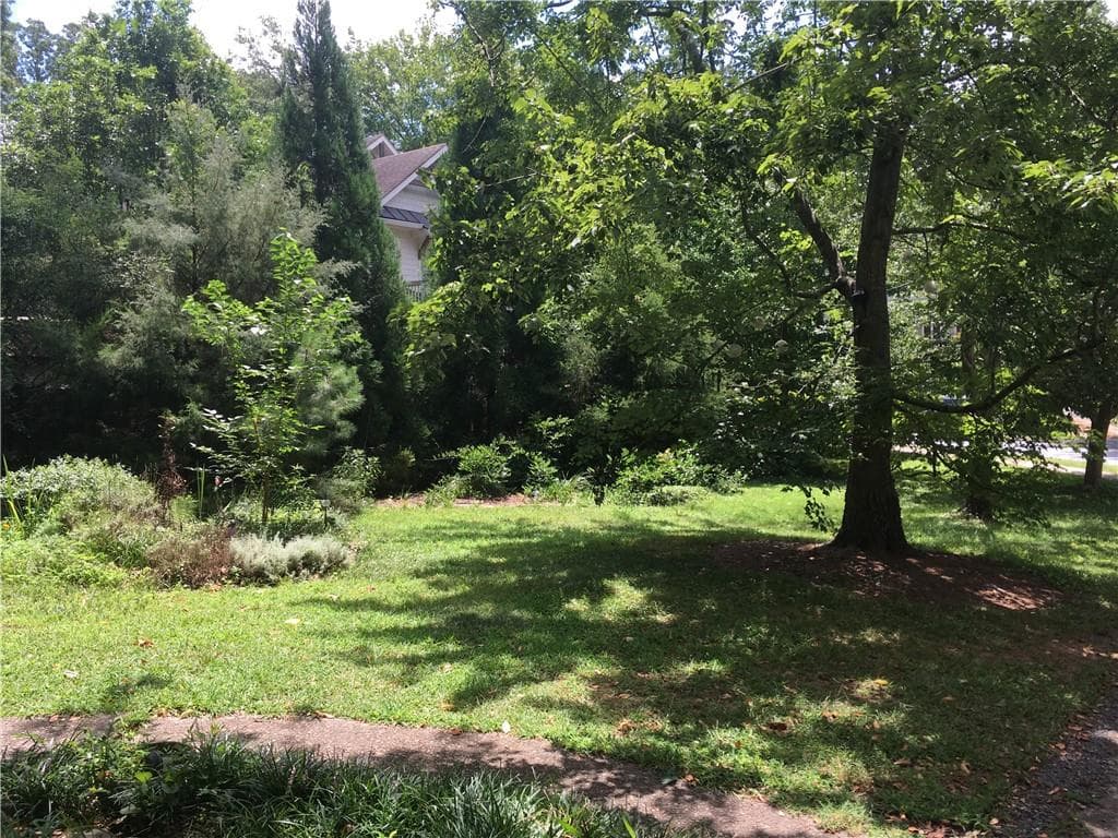 3 bedroom, 2 bathroom, 1,576 sq ft single family residence for sale at 136 Bucher Drive, Decatur, GA 30030 — photo 3