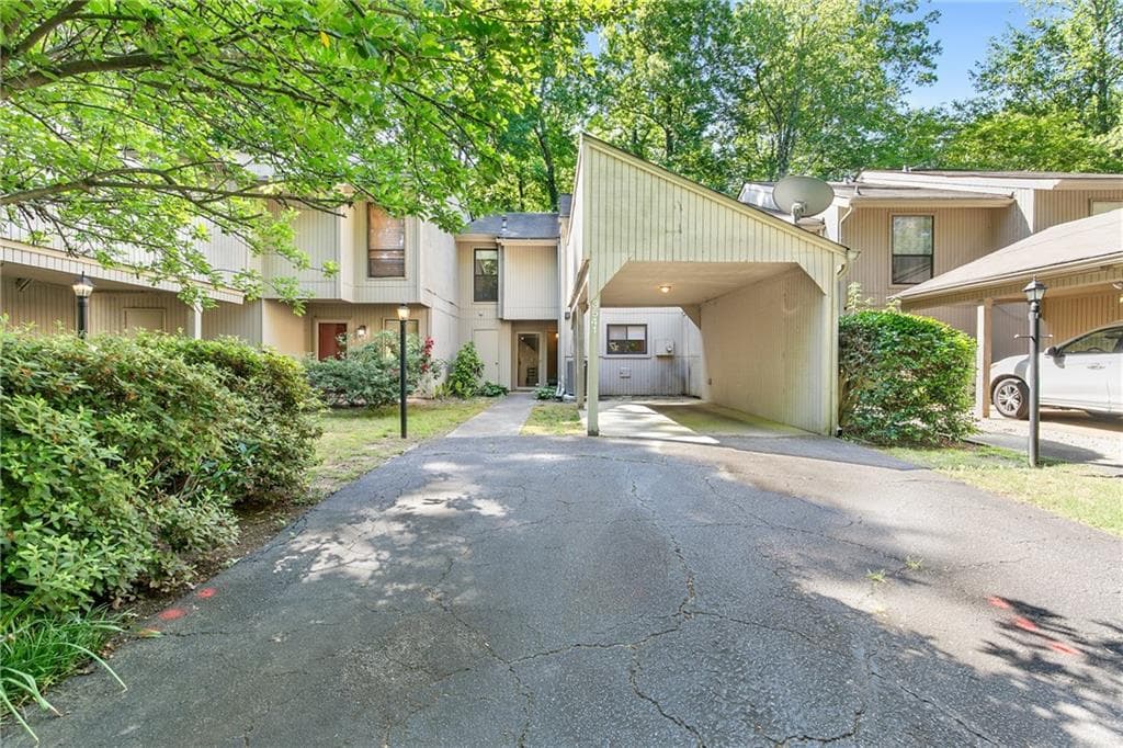 3 bedroom, 3 bathroom, 1,759 sq ft condominium sold at 3541 Brookwood Court, Peachtree Corners, GA 30092