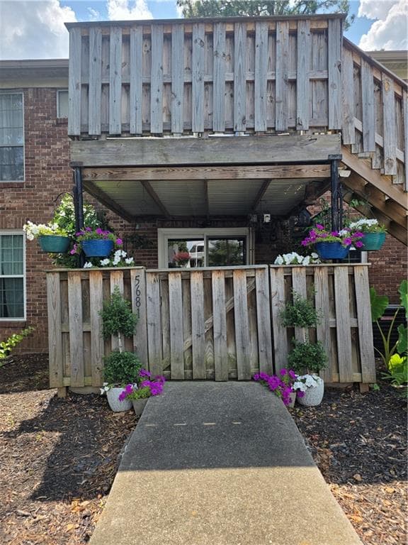 2 bedroom, 2 bathroom, 1,178 sq ft condominium sold at 5681 Kingsport Drive, Atlanta, GA 30342
