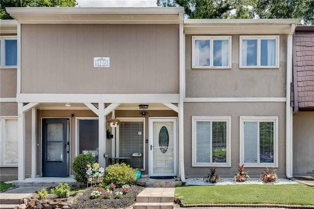 3 bedroom, 2 bathroom, 1,311 sq ft condominium sold at 1189 Ashborough Drive H, Marietta, GA 30067