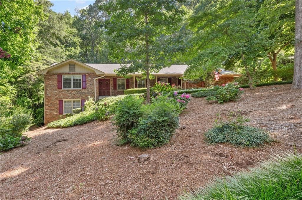 325 Knoll Woods Drive, Roswell, GA 30075 — most recent listing photo