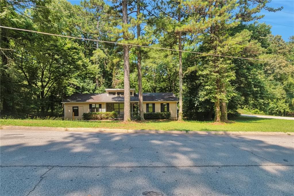 4 bedroom, 2 bathroom, 1,571 sq ft single family residence for sale at 4055 Chimney Ridge Way, Ellenwood, GA 30294