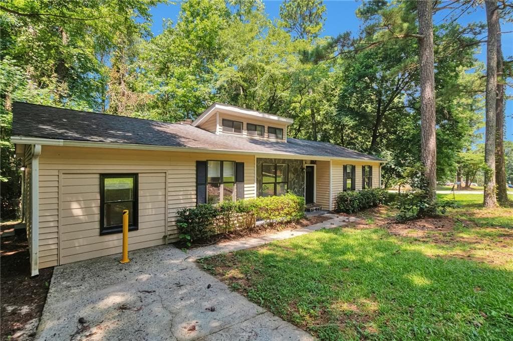 4 bedroom, 2 bathroom, 1,571 sq ft single family residence for sale at 4055 Chimney Ridge Way, Ellenwood, GA 30294 — photo 2