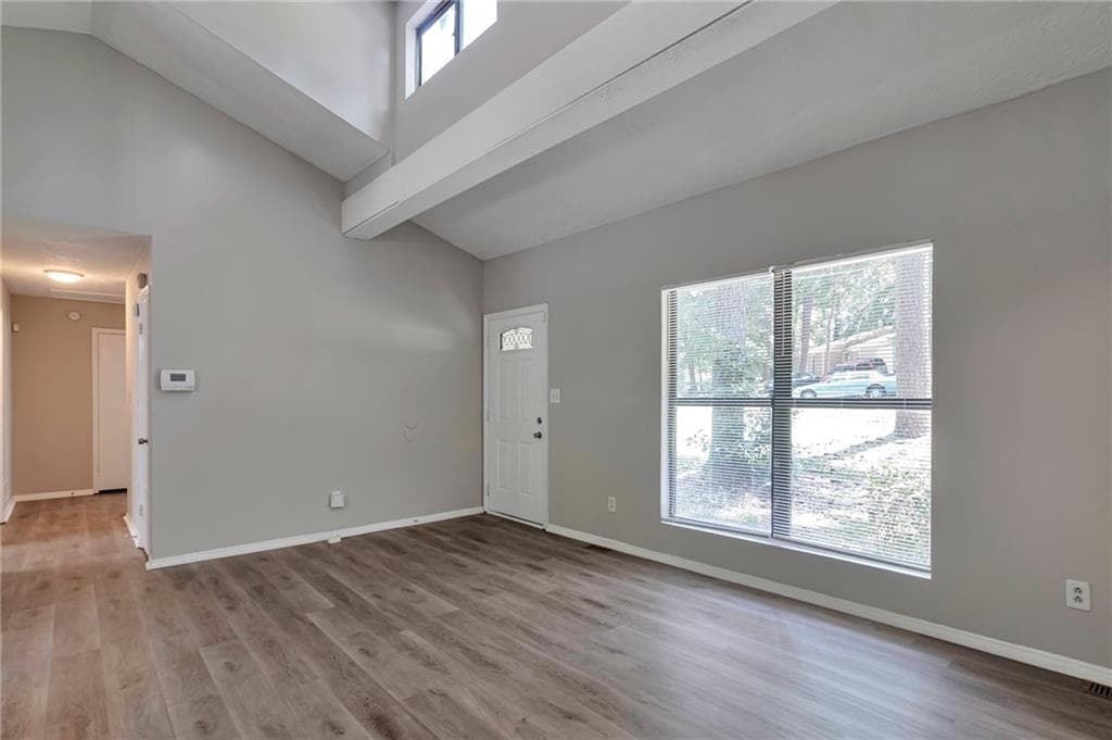 4 bedroom, 2 bathroom, 1,571 sq ft single family residence for sale at 4055 Chimney Ridge Way, Ellenwood, GA 30294 — photo 4