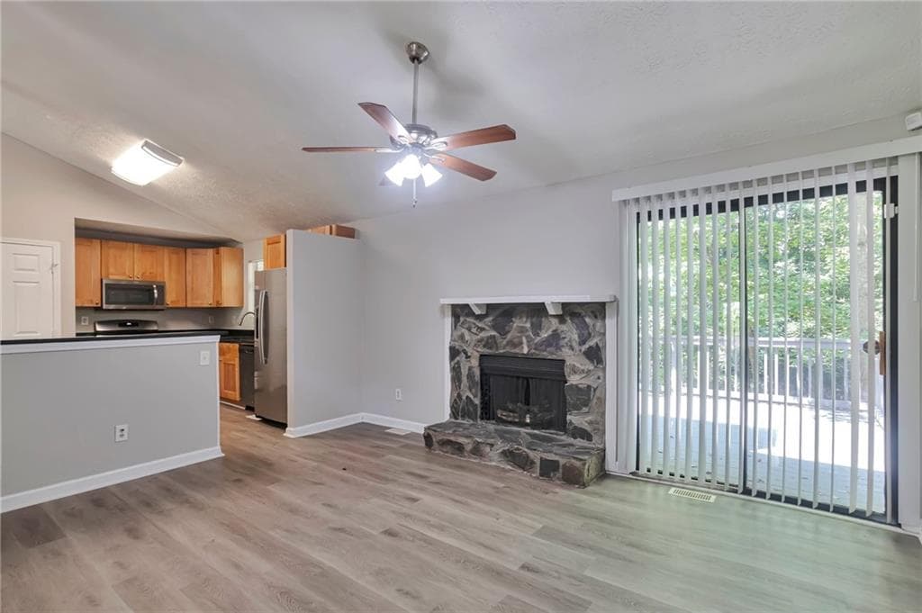 4 bedroom, 2 bathroom, 1,571 sq ft single family residence for sale at 4055 Chimney Ridge Way, Ellenwood, GA 30294 — photo 5