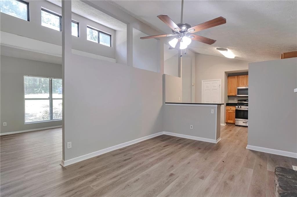 4 bedroom, 2 bathroom, 1,571 sq ft single family residence for sale at 4055 Chimney Ridge Way, Ellenwood, GA 30294 — photo 6