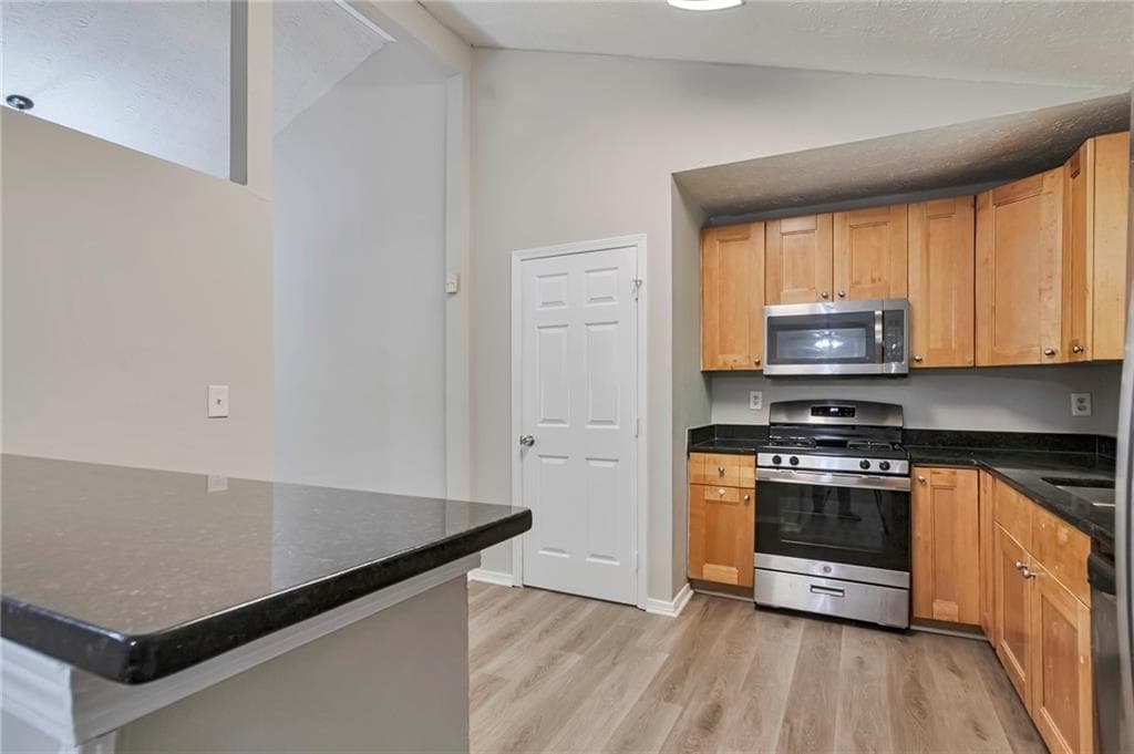 4 bedroom, 2 bathroom, 1,571 sq ft single family residence for sale at 4055 Chimney Ridge Way, Ellenwood, GA 30294 — photo 7